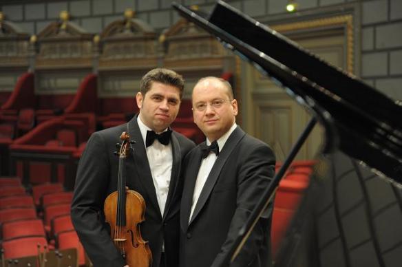 azoiteistanduoofficial1